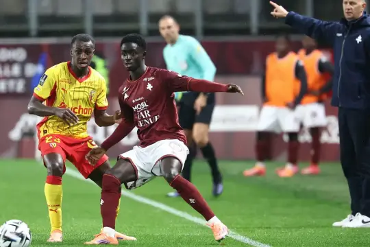 فيديو: لانس يعبر إلى دور الـ32 من كأس فرنسا بثلاثية أمام فينيي