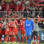 بايرن ميونيخ يواصل انطلاقته التاريخية بفوز كبير على ليفركوزن بثلاثية نظيفة