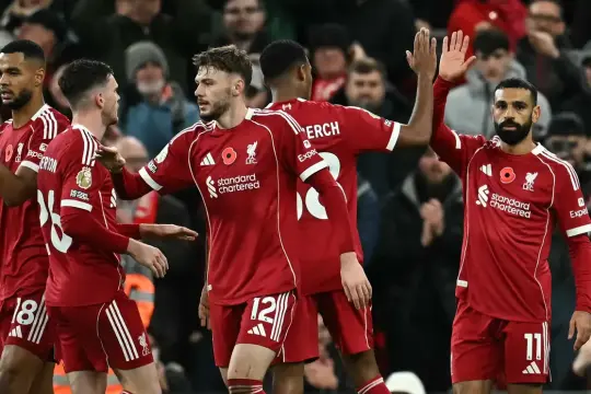 ليفربول يستعيد نغمة الانتصارات بثنائية في شباك أستون فيلا وتشيلسي يتخطى توتنهام