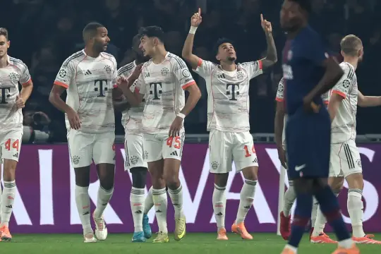 بايرن ميونيخ يُسقط باريس سان جيرمان في عقر داره ويُعمّق جراحه بالإصابات