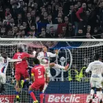 باريس سان جيرمان يخطف فوزًا قاتلًا من ليون بثلاثية مثيرة في الدوري الفرنسي