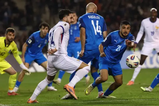 فرنسا تُنهي التصفيات بفوز مقنع على أذربيجان وأوكرانيا تحسم بطاقة الملحق