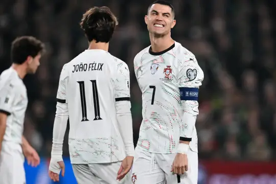 طرد تاريخي لرونالدو أمام أيرلندا يُنهي 20 عاماً من الانضباط الدولي مع البرتغال