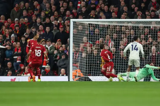 ليفربول يتلقى خسارة قاسية جديدة بثلاثية أمام نوتنغهام… وصراع اللقب يبتعد أكثر