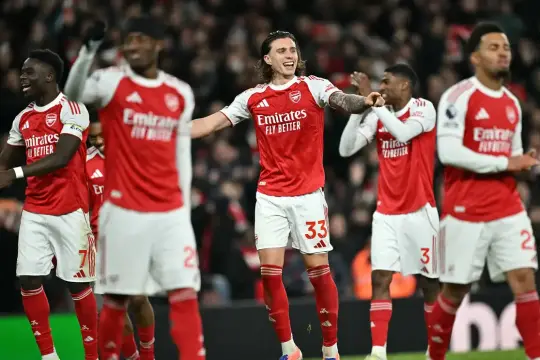 آرسنال يكتسح توتنهام 4-1 ويعزز صدارته للدوري الإنجليزي