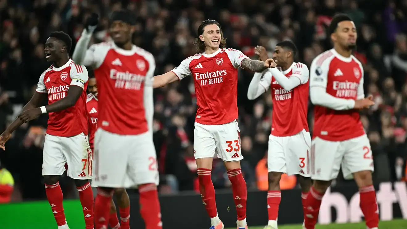 آرسنال يكتسح توتنهام 4-1 ويعزز صدارته للدوري الإنجليزي