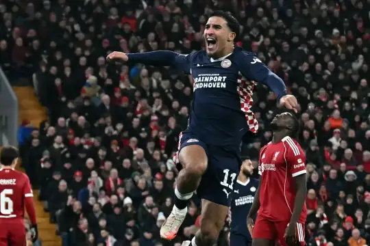 آيندهوفن يحقق فوزاً مثيراً على ليفربول 4-1 وبي إس جي يتغلب على توتنهام 5-3 بدوري الأبطال