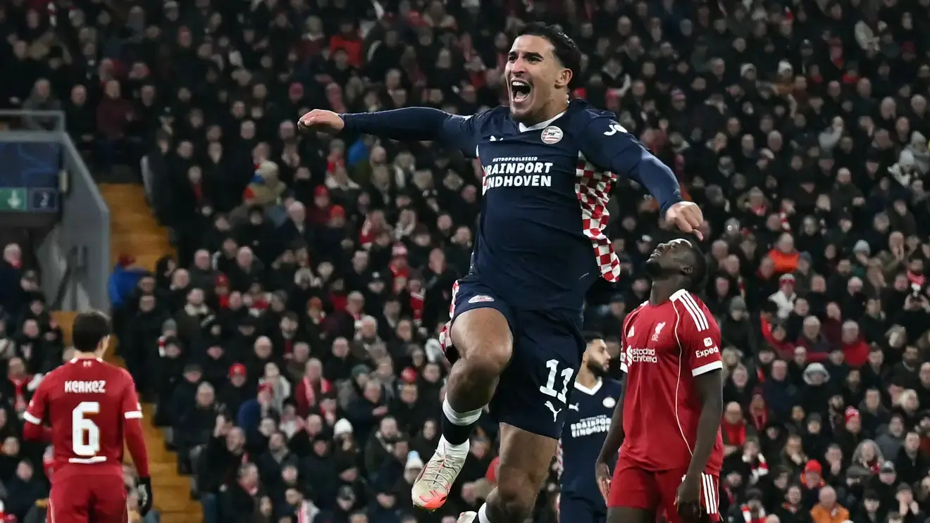 الريدز يواصل تدهوره الأوروبي، وفينتينيا يحرز هاتريك ليقود باريس سان جيرمان لفوز مثير على الضيوف