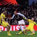 مالين يقود أستون فيلا للفوز على يونج بويز في لقاء مثير وشغب جماهيري