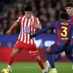 برشلونة يواصل انتصاراته ويهزم أتلتيكو مدريد بثلاثية تؤمن صدارته لليجا