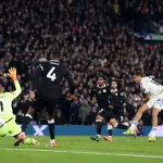 ليدز يصعق تشيلسي بثلاثية.. وليفربول ينجو من الهزيمة أمام سندرلاند في البريميرليغ