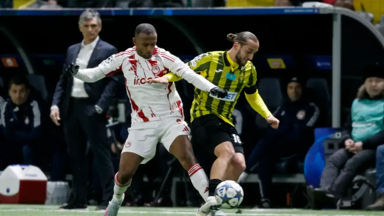 أولمبياكوس ينتزع أول فوز في دوري الأبطال ويُبقي آماله قائمة بصعوبة