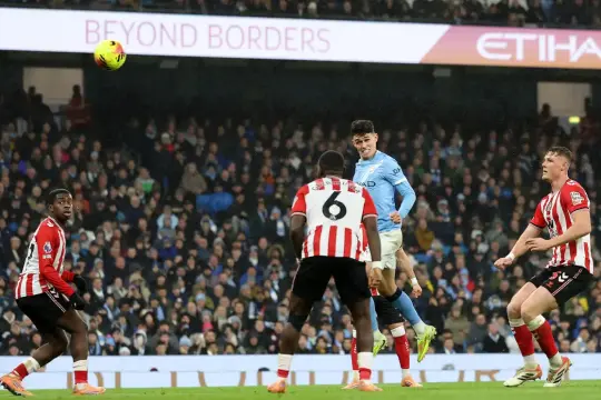 مانشستر سيتي يضيق الخناق على آرسنال بثلاثية نظيفة أمام سندرلاند