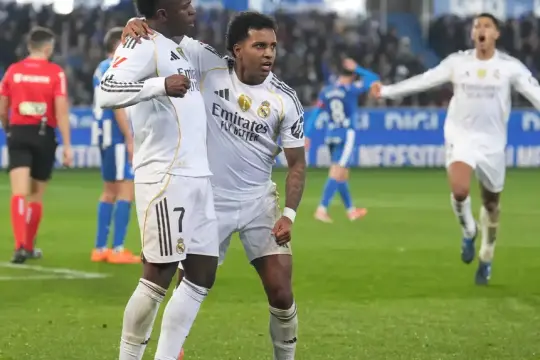 ريال مدريد يتجاوز ألافيس بصعوبة ويواصل مطاردة برشلونة في الليجا