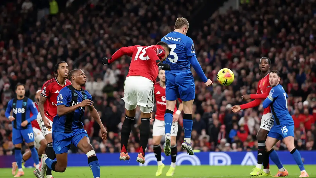 مانشستر يونايتد يتعثر دراميًا أمام بورنموث بتعادل 4-4