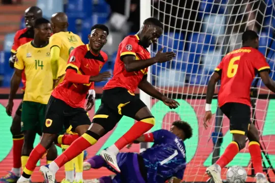 فوستر يقود جنوب إفريقيا لفوز ثمين على أنغولا في كأس أمم إفريقيا