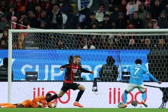 فيديو: نابولي يقصي ميلان بثنائية ويتأهل لنهائي كأس السوبر الإيطالي