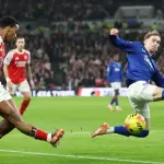 آرسنال يستعيد صدارة الدوري الإنجليزي بفوز صعب على إيفرتون