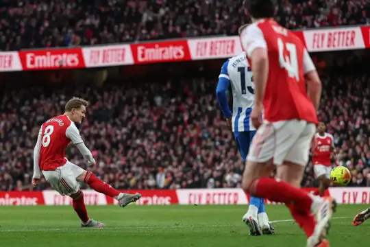 آرسنال يهزم برايتون ويُحكم قبضته على صدارة البريميرليغ