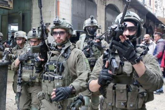 اعتقالات ومداهمات مستمرة في القدس ومحيطها