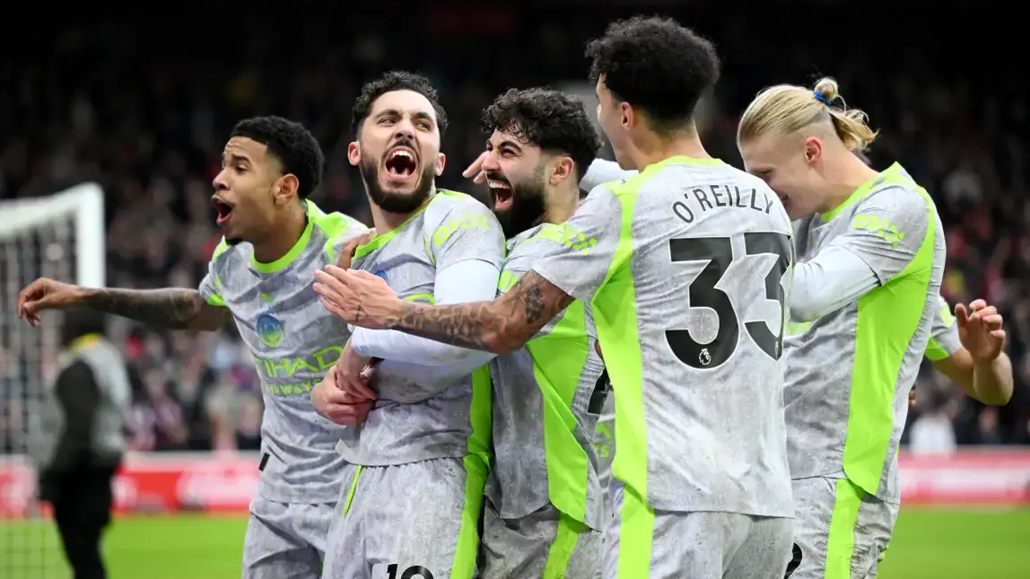 هدف متأخر لرايان شرقي يمنح السيتي انتصارًا صعبًا بنتيجة 2-1 في الجولة 18 من البريميرليغ