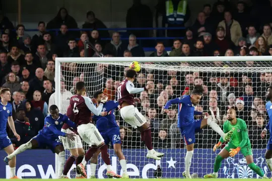 أستون فيلا يقلب الطاولة على تشيلسي ويفوز 2-1 في ستامفورد بريدج