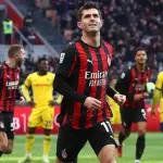 ميلان يكتسح هيلاس فيرونا بثلاثية ويعود لصدارة الدوري الإيطالي