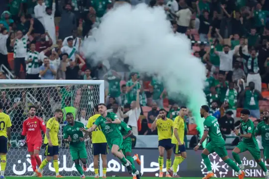 أهلى جدة يحسم كلاسيكو النصر بثلاثية مثيرة ويشعل صراع صدارة دوري روشن