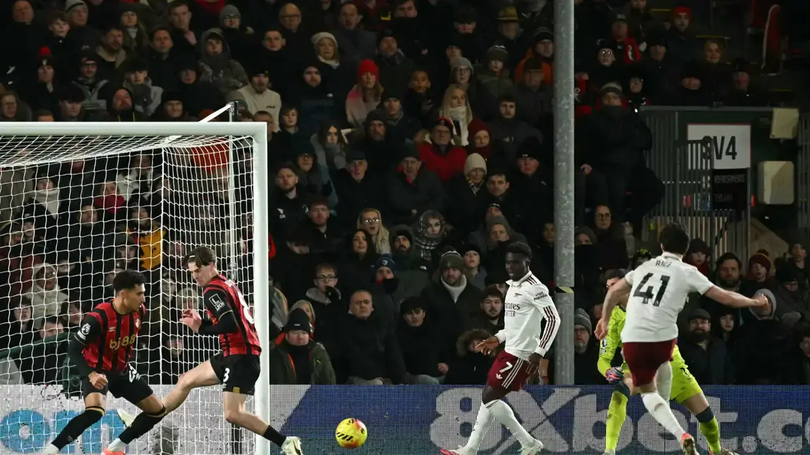 ثنائية ديكلان رايس تقود الجانرز لفوز مثير 3-2 خارج الديار في الجولة 20