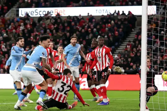 مانشستر سيتي يهدر نقطتين ثمينتين بتعادل سلبي أمام سندرلاند في سباق اللقب