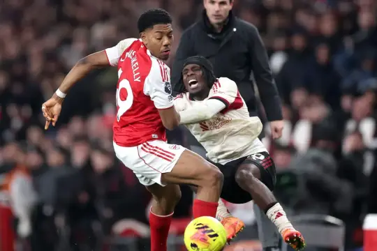 آرسنال يهدر توسيع الصدارة بتعادل سلبي أمام ليفربول