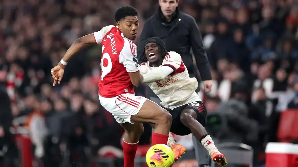 آرسنال يهدر توسيع الصدارة بتعادل سلبي أمام ليفربول