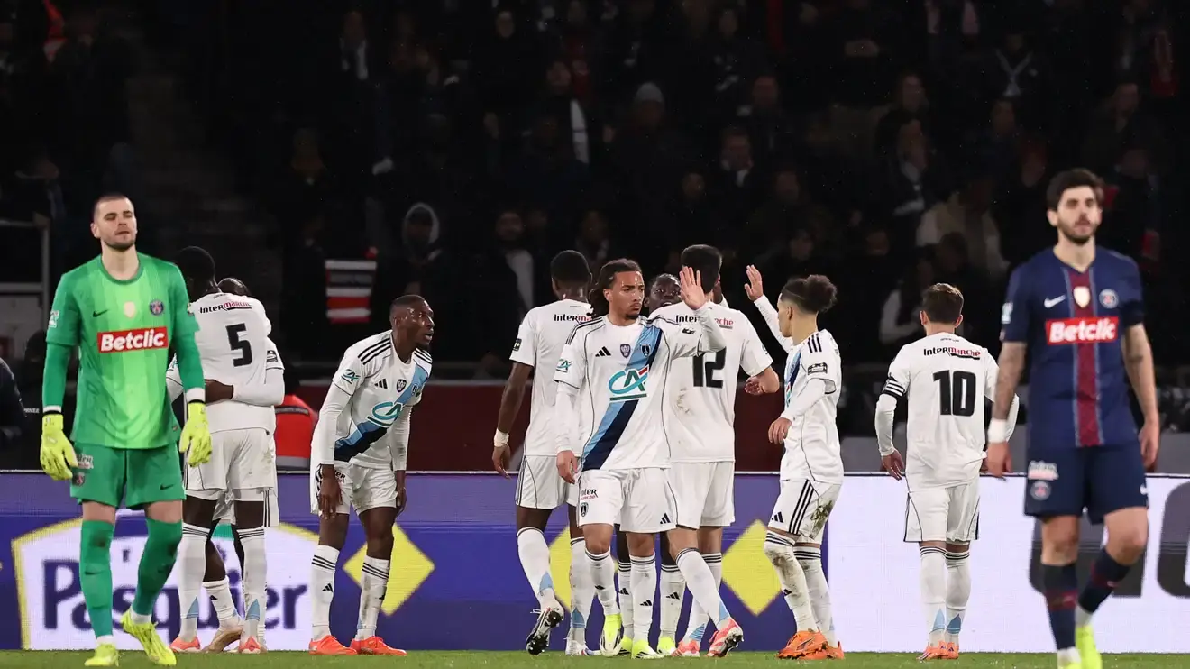 هدف متأخر يُقصي حامل الرقم القياسي من دور الـ32 ويمنحه أول خيبة هذا الموسم