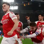آرسنال يتفوق على تشيلسي في قمة مثيرة ويقترب من نهائي كأس الرابطة الإنجليزية