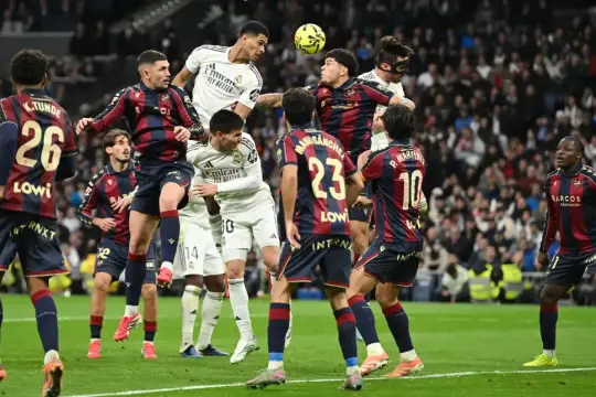 ريال مدريد يستعيد توازنه بثنائية في شباك ليفانتي