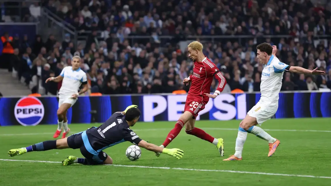 فوز مستحق بثلاثية نظيفة يضع “الريدز” في دائرة التأهل المباشر إلى ثمن النهائي