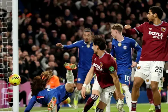 تشيلسي يقلب الطاولة على وست هام بثلاثية مثيرة في ستامفورد بريدج