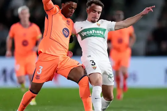 برشلونة يتجاوز إلتشي بثلاثية ويعزز صدارته لليجا