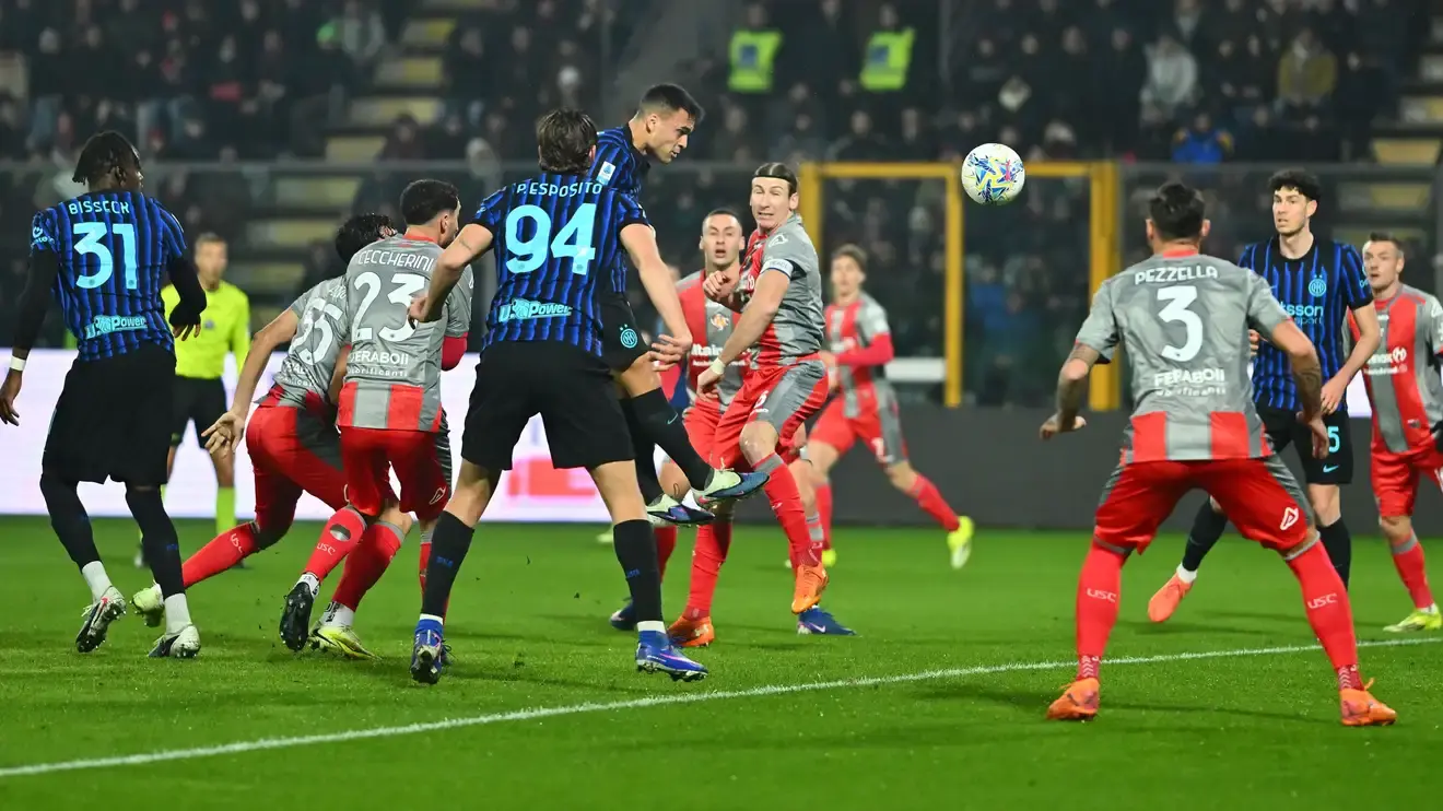 ثنائية لاوتارو مارتينيز وزيلنسكي تقود النيراتزوري لانتصار جديد في الكالتشيو