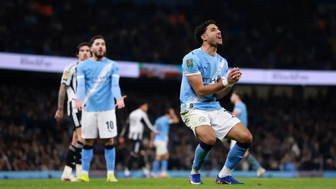 عمر مرموش يقود السيتيزينز بثنائية ويصنع الفوز لمواجهة آرسنال في نهائي كأس كاراباو