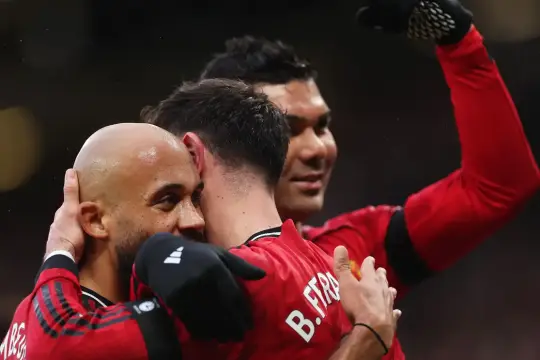 مانشستر يونايتد يواصل انتفاضته ويُسقط توتنهام بثنائية نظيفة في البريميرليغ