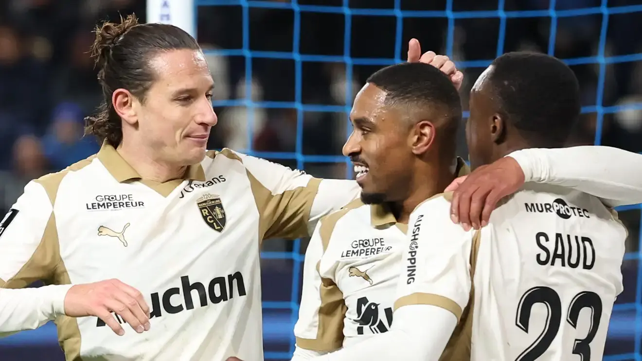 تألق سعودي.. سعود عبدالحميد يساهم في مهرجان الأهداف ويقود لانس لانتصار تاريخي