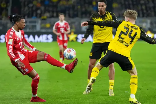بايرن ميونخ يحسم كلاسيكو ألمانيا بثلاثية مثيرة أمام دورتموند ويقترب من اللقب