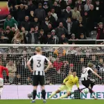 جولة مثيرة في البريميرليغ: خسارة أولى لكاريك.. أرسنال يبتعد بالصدارة وتعادل محبط لسيتي