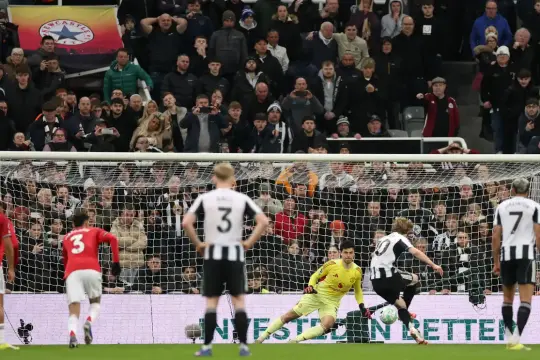 جولة مثيرة في البريميرليغ: خسارة أولى لكاريك.. أرسنال يبتعد بالصدارة وتعادل محبط لسيتي