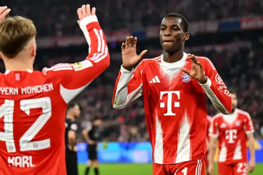 بايرن ميونخ يكتسح مونشنجلادباخ برباعية ويعزز صدارته للدوري الألماني