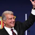 خوان لابورتا يحسم انتخابات رئاسة برشلونة ويضمن ولاية جديدة حتى 2031