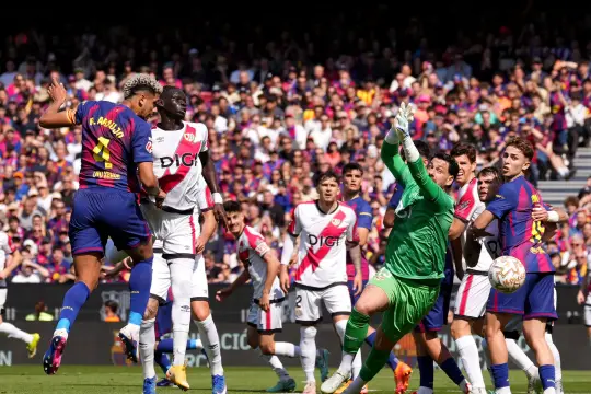 فيديو: برشلونة يعزز صدارته لليجا بفوز صعب على رايو فاليكانو