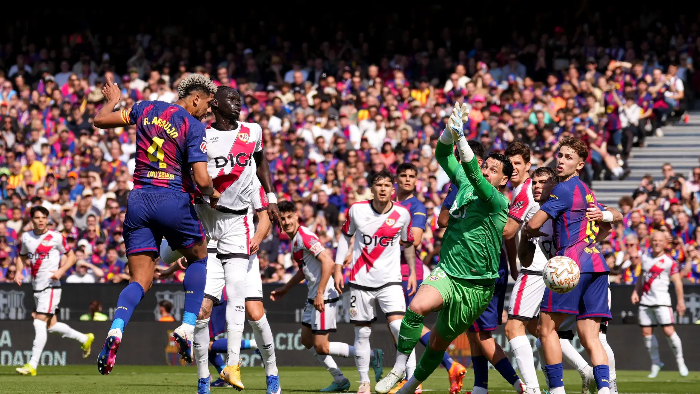 هدف أراوخو يمنح البارسا ثلاث نقاط ثمينة وانتظار لتعثر ريال مدريد في ديربي العاصمة