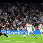 فينيسيوس يقود ريال مدريد لفوز مثير على أتلتيكو في ديربي مدريد